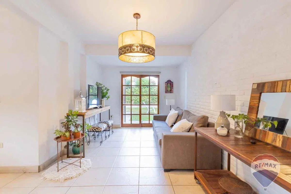 CASA EN VENTA GONNET 5