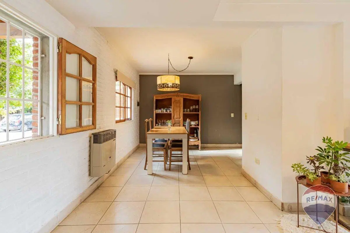 CASA EN VENTA GONNET 2