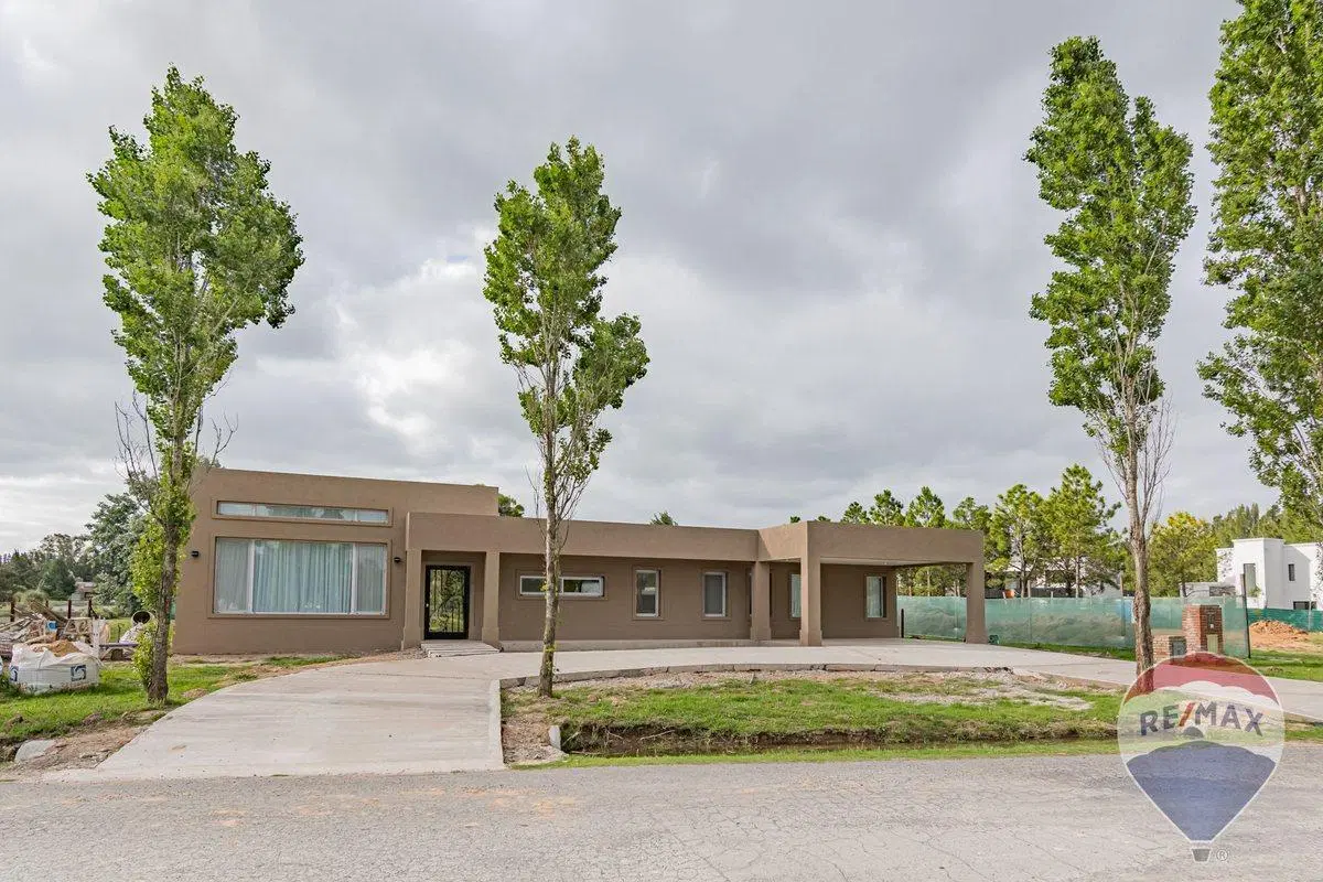 CASA EN VENTA EN MIRALAGOS 2 5