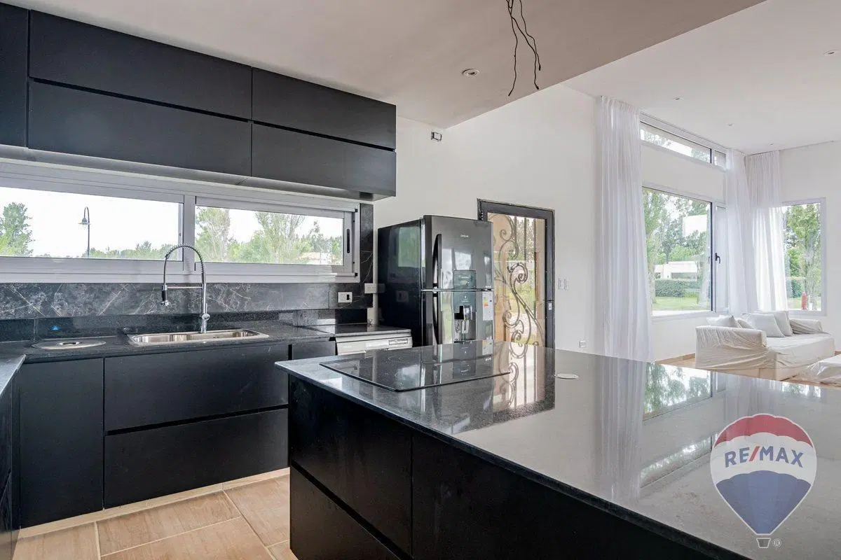 CASA EN VENTA EN MIRALAGOS 2 2