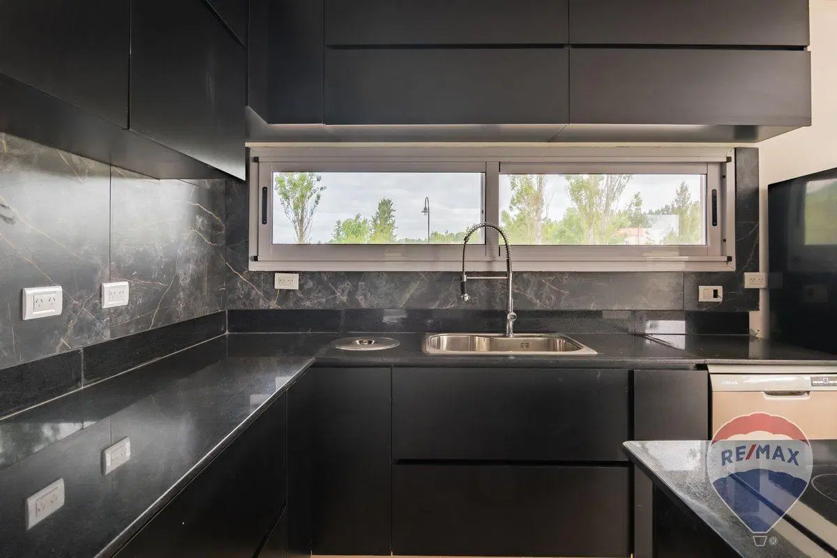 CASA EN VENTA EN MIRALAGOS 2 4