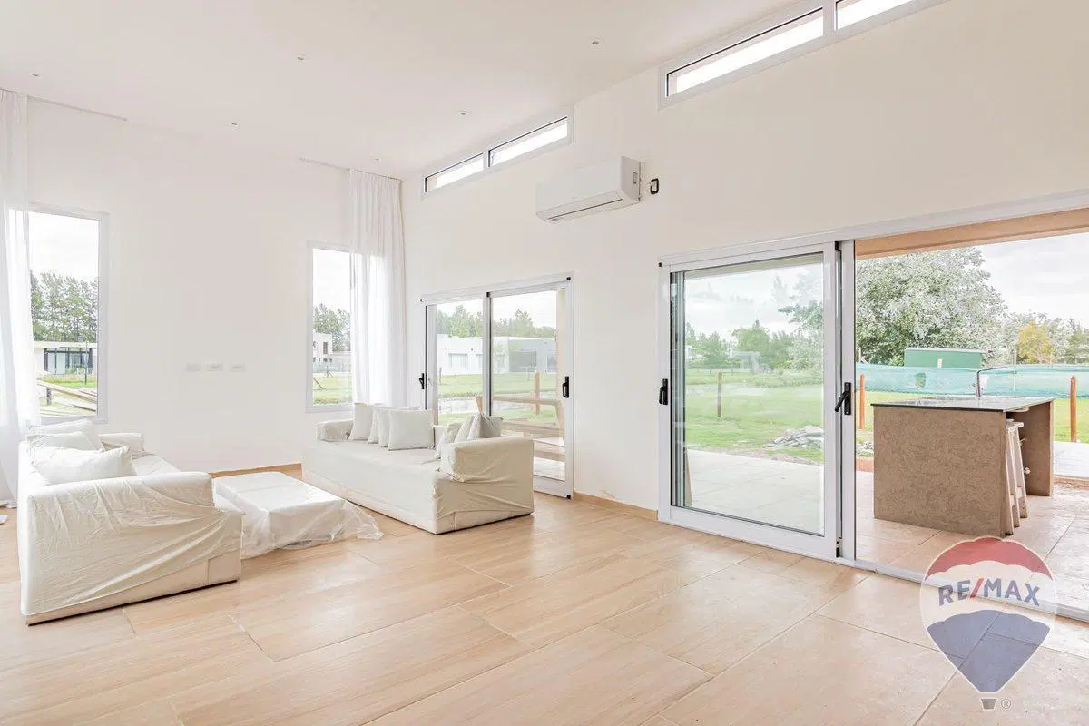 CASA EN VENTA EN MIRALAGOS 2 3