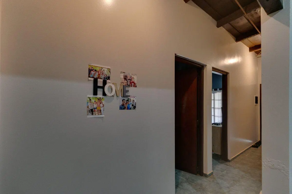 CASA EN VENTA EN CITY BELL, 3 DORMITORIOS Y JARDIN 5