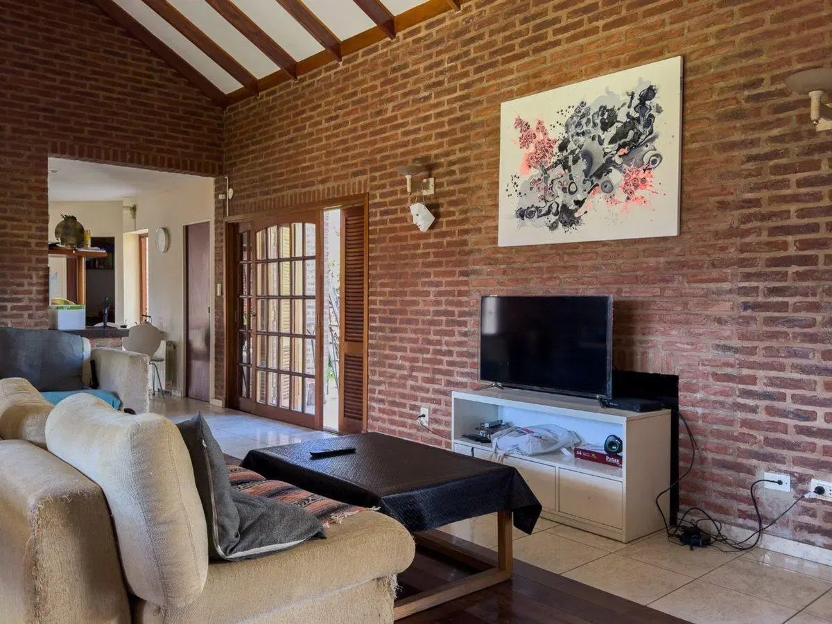 CASA EN VENTA EN GONNET 3
