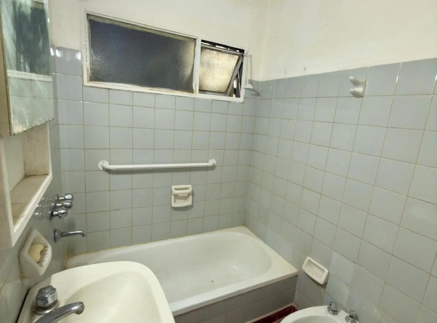 VENTA DEPTO PLANTA BAJA  3 AMB.  BARRIO MARITIMO 4