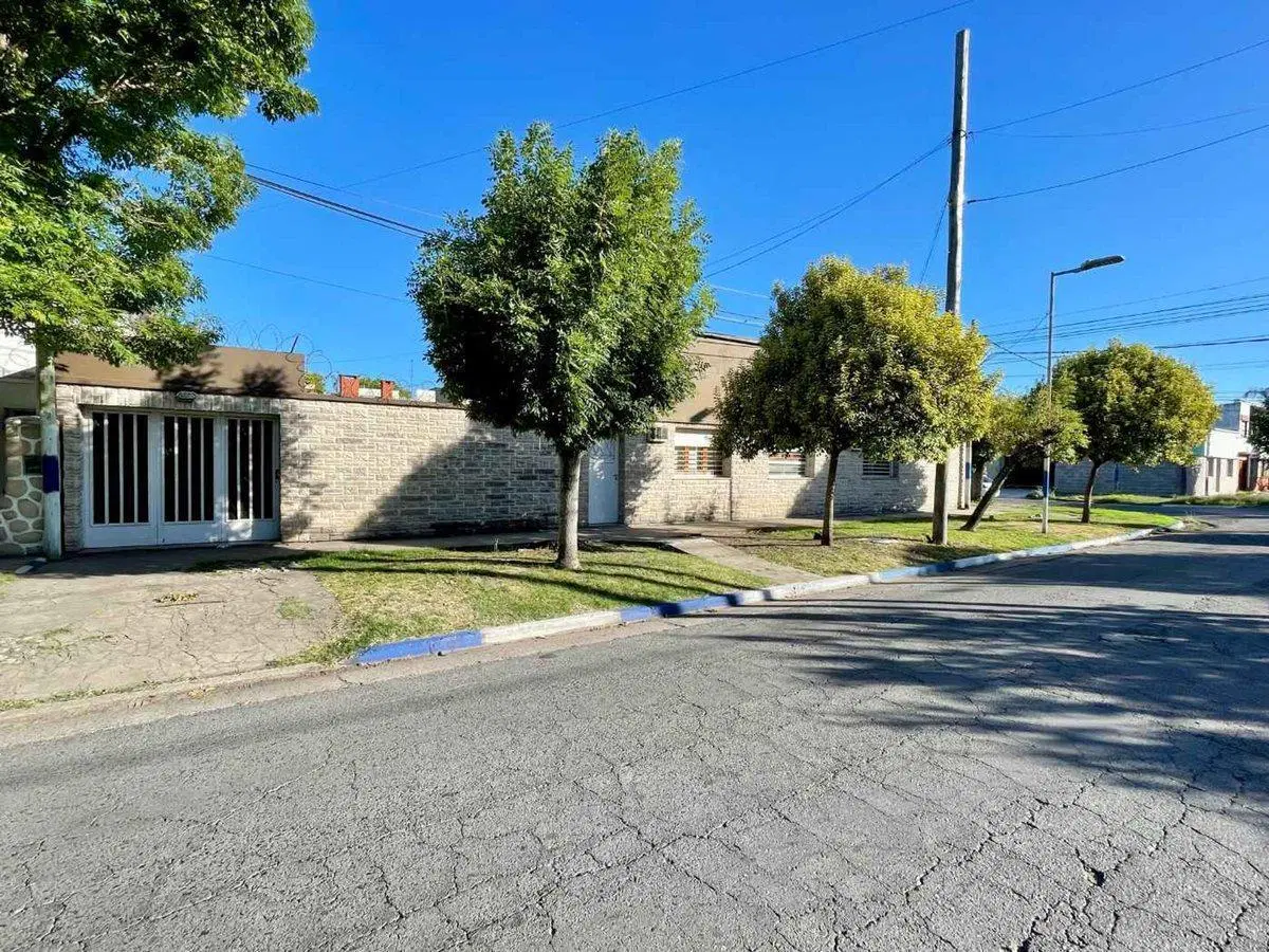 CASA EN VENTA DE 3 DORMITORIOS EN LA PLATA 3