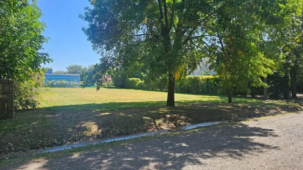 Venta de Lote en Haras del Sur frente al golf 3