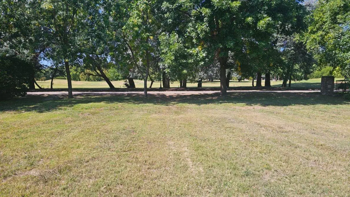 Venta de Lote en Haras del Sur frente al golf 4