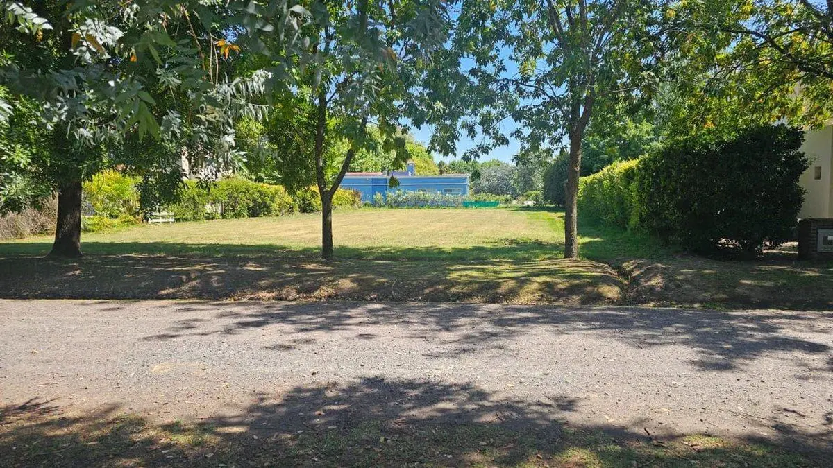 Venta de Lote en Haras del Sur frente al golf 5