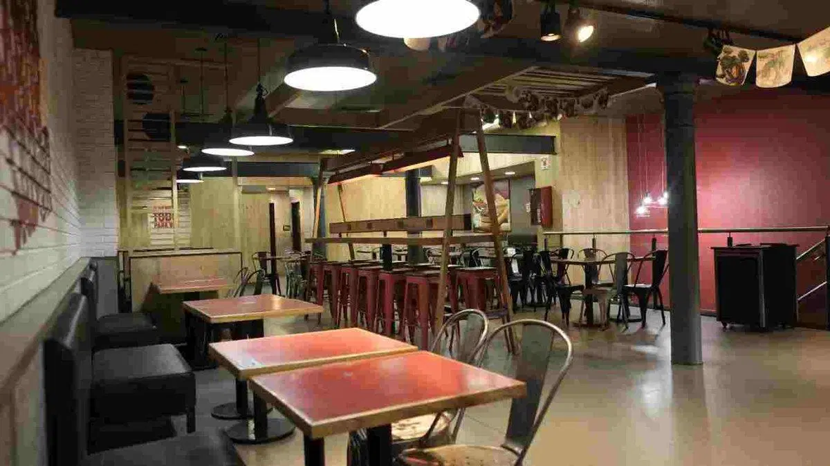 Local comercial en alquiler en La Plata 4