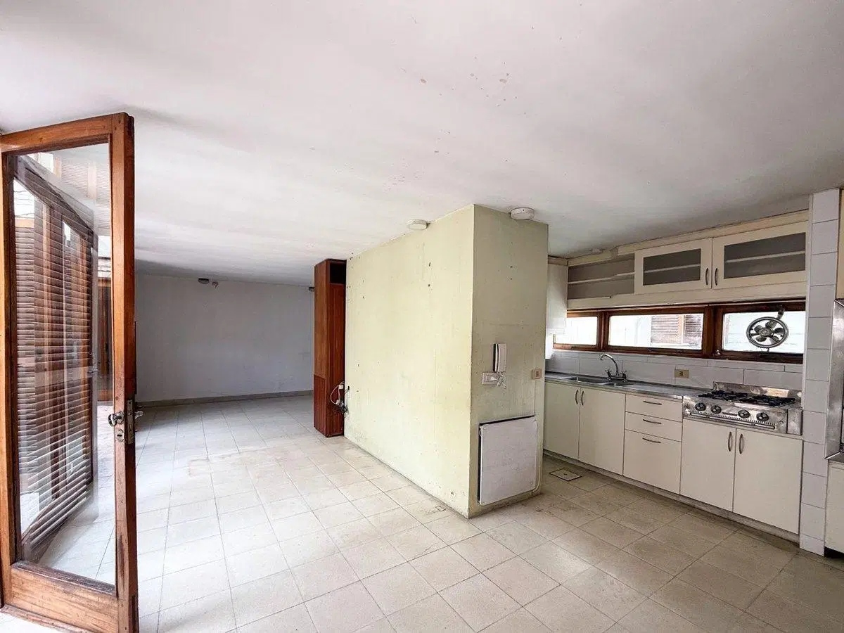 CASA 4 DOMITORIOS VENTA LA PLATA PARQUE Y PILETA 2