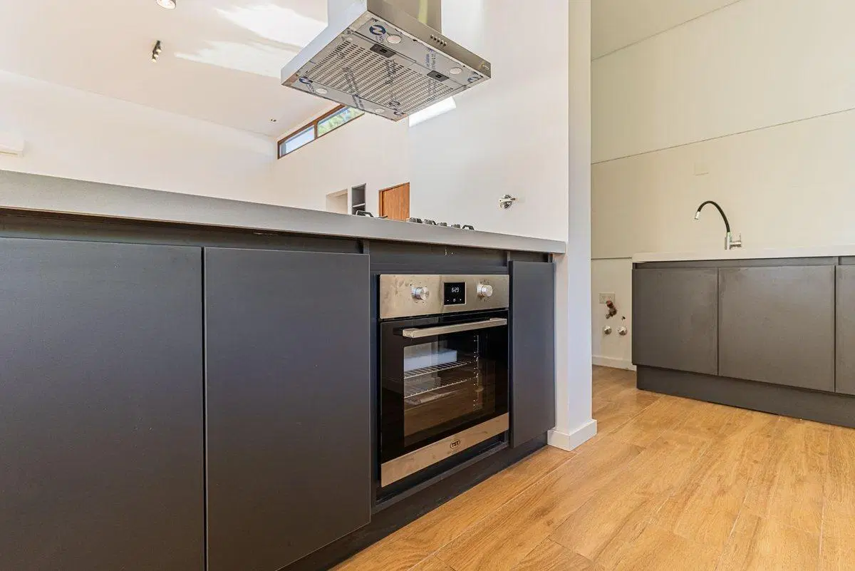 CASA EN VENTA EN UNA SOLA PLANTA 3 DORMIS Y PILETA 5