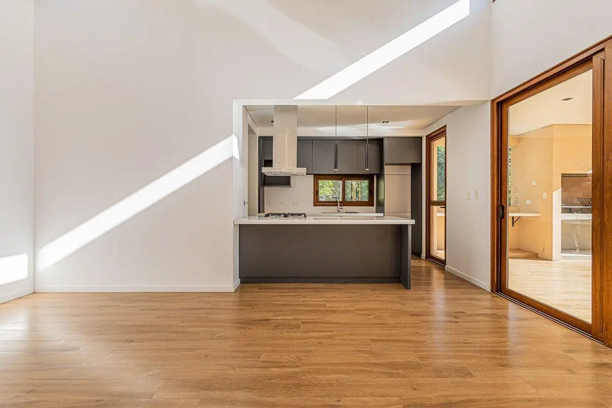CASA EN VENTA EN UNA SOLA PLANTA 3 DORMIS Y PILETA 2