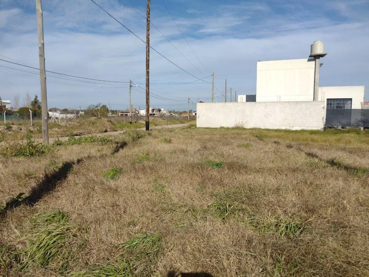 LOTE EN VENTA EN GONNET 2