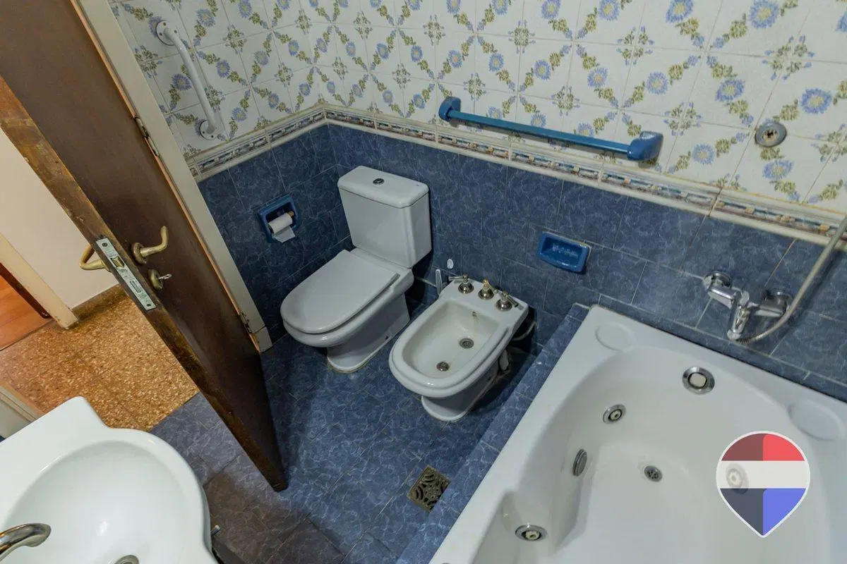 CASA EN VENTA CON TERRAZA Y COCHERA. 5