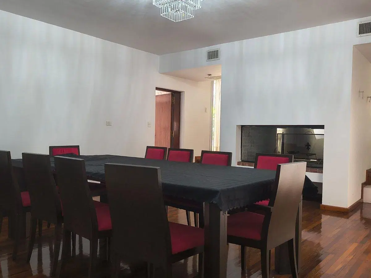 CASA EN VENTA -POSIBLE APTA BANCO 5