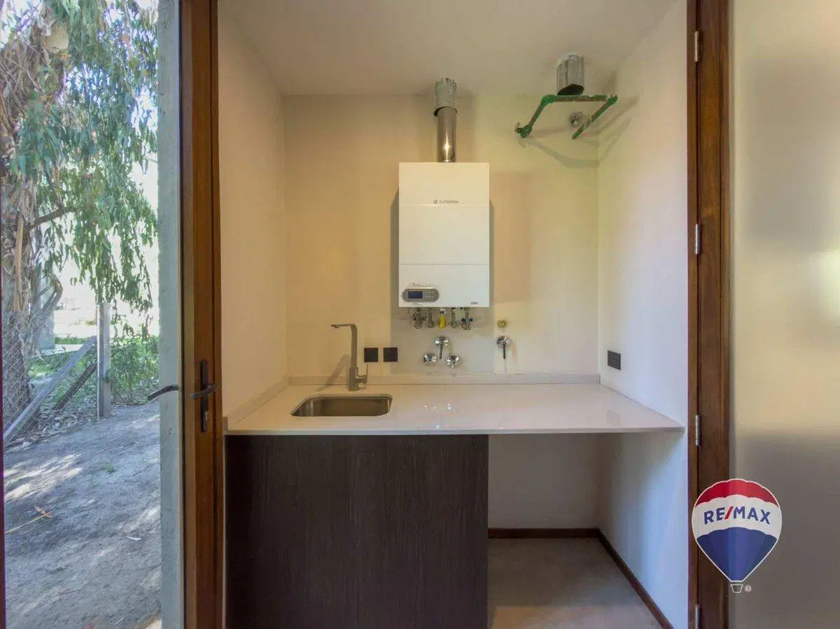 CASA EN VENTA EN MIRALAGOS, 3 dormitorios 8