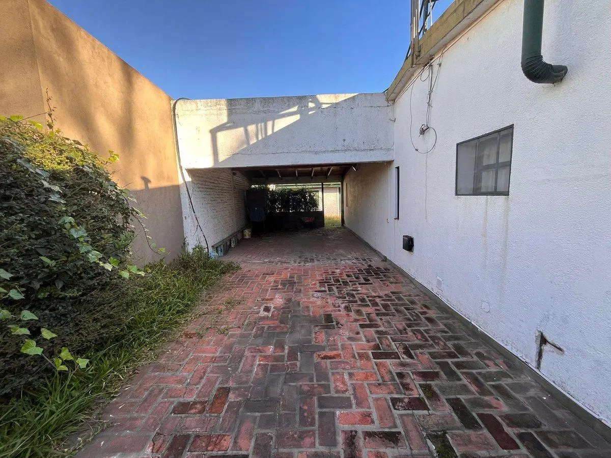 LOTES Y CASA EN VENTA EN GONNET 2