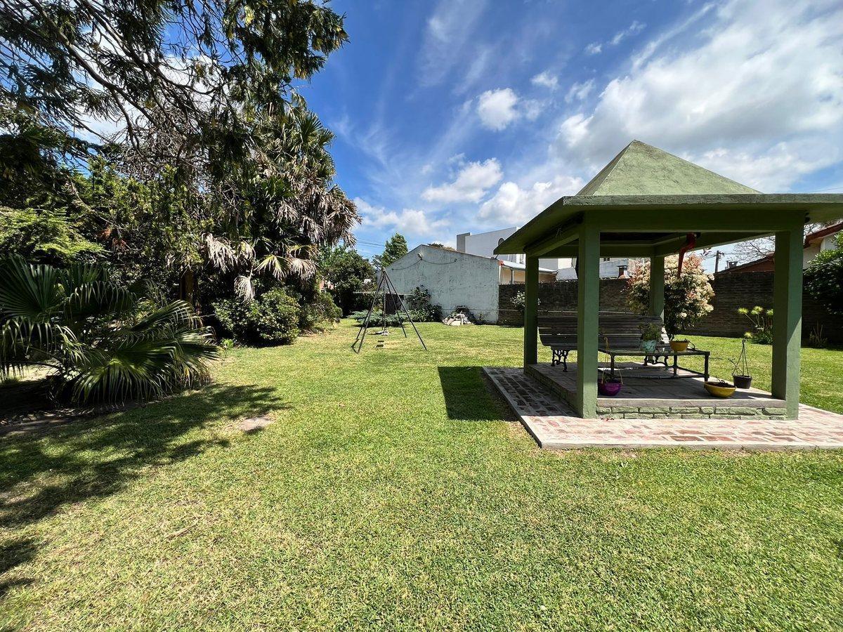 Lote en VENTA en Gonnet 20x40 parquizado 800 m2