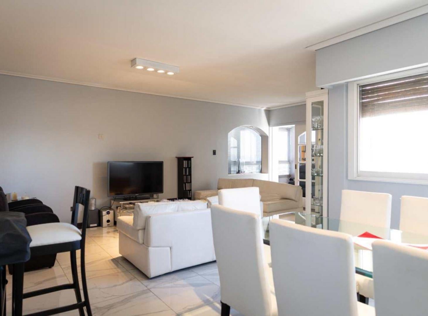 Departamento de 6 ambientes en Avellaneda cochera