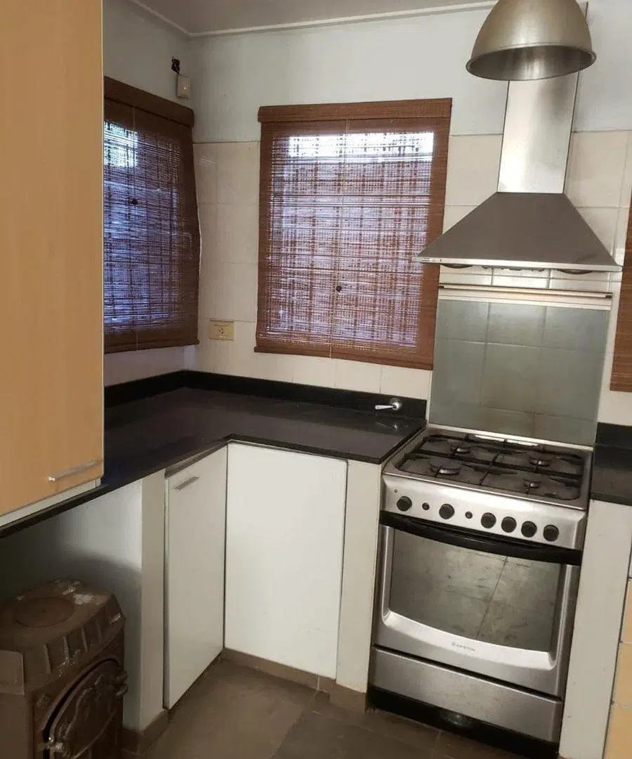 CASA EN VENTA EN GONNET 8