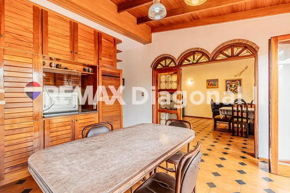 CASA EN VENTA LA PLATA CON LOCAL 4