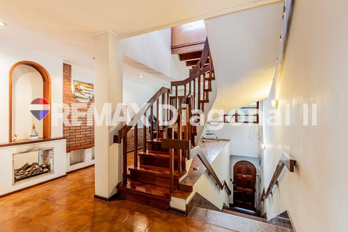 CASA EN VENTA LA PLATA CON LOCAL