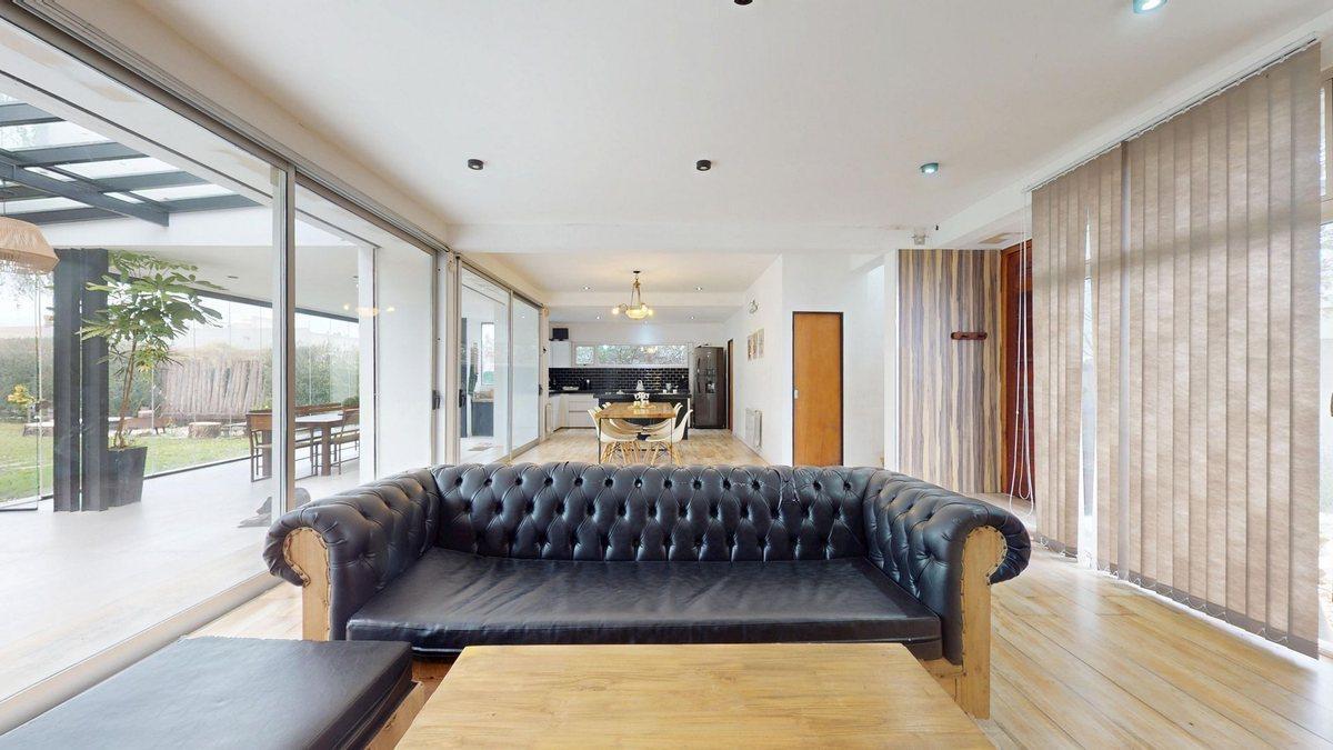 Foto de Casa en VENTA Gonnet, Don Carlos. 3 dorm. y pileta, imagen 2