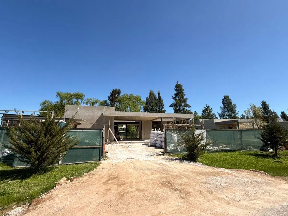 Casa en Venta en Miralagos I de  3 Dormitorios 3