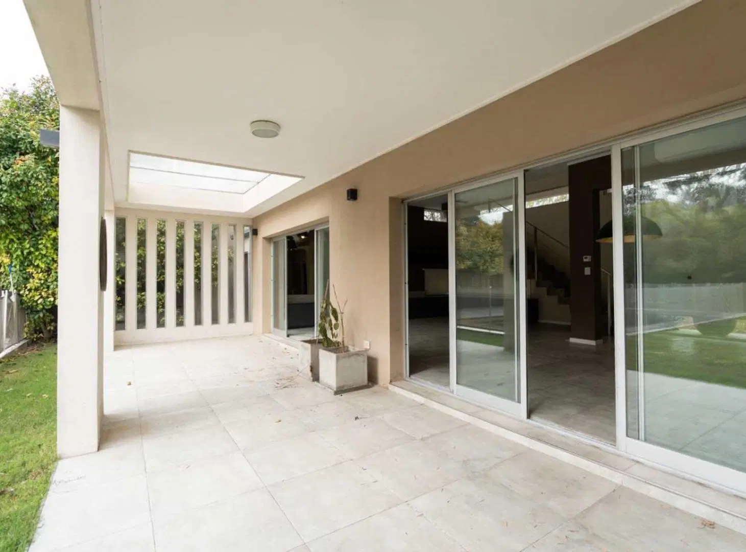 CASA EN VENTA CITY BELL- BARRIO CERRADO 3