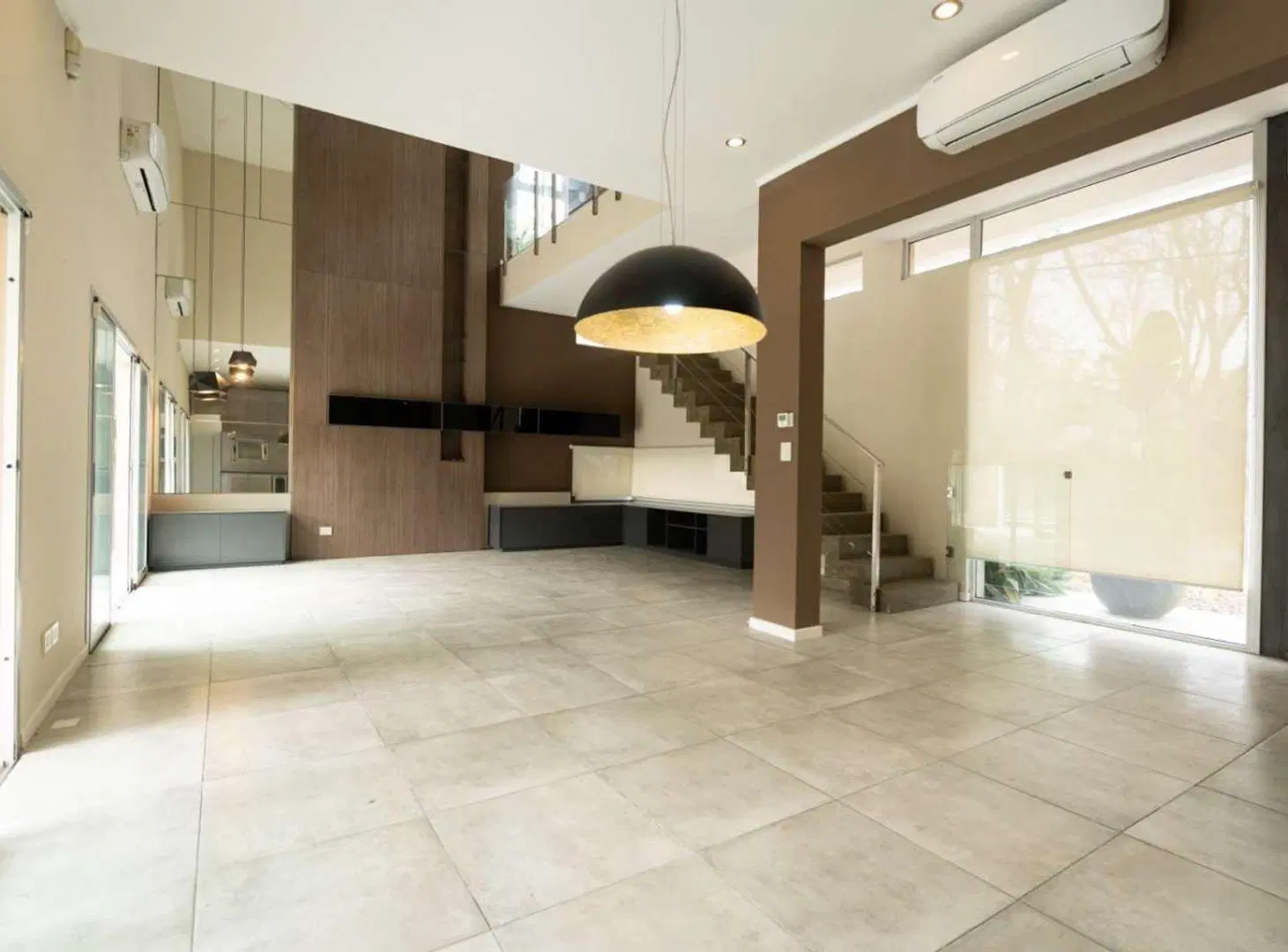 CASA EN VENTA CITY BELL- BARRIO CERRADO 5
