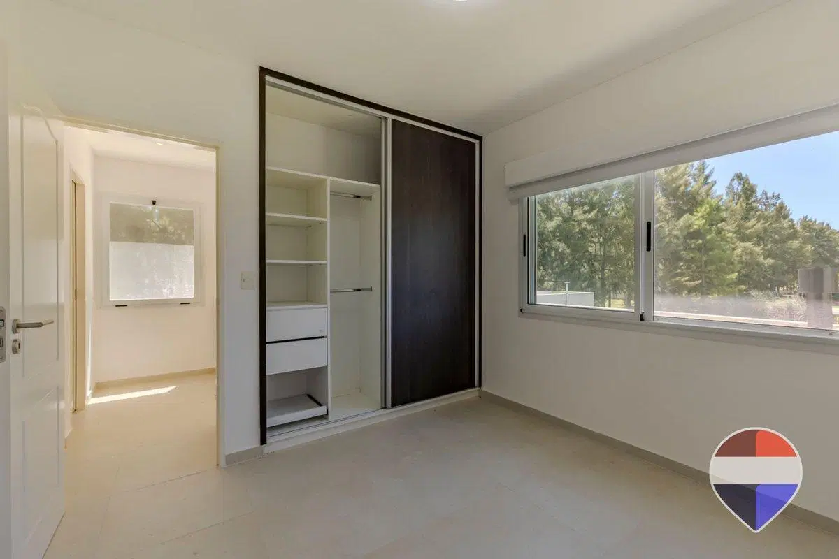 CASA EN VENTA EN MIRALAGOS 3