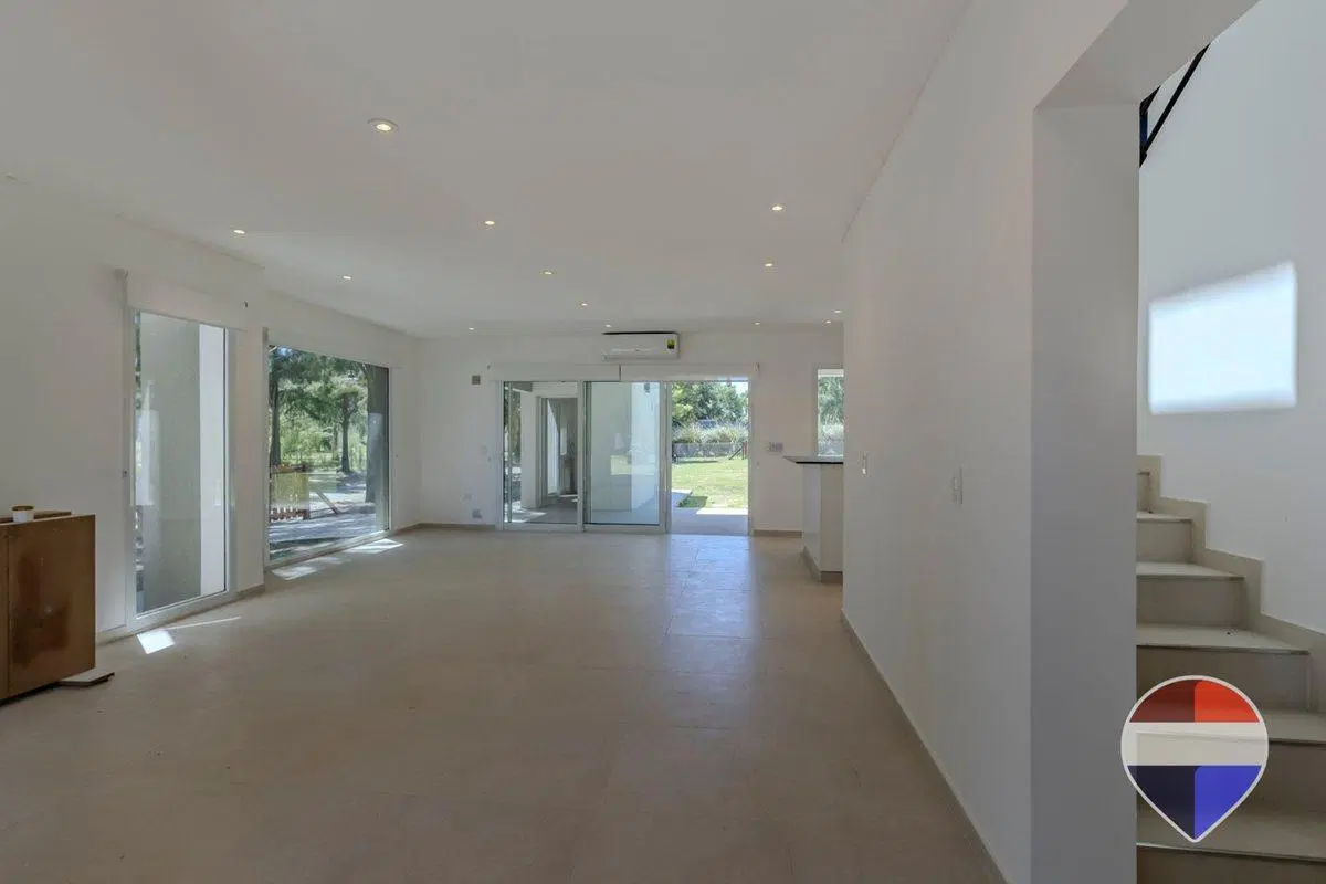 CASA EN VENTA EN MIRALAGOS 4