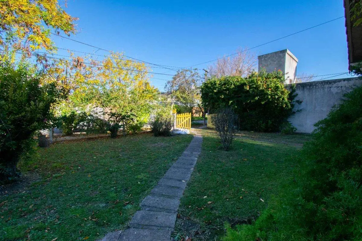 Lote comercial en venta en Gonnet 4
