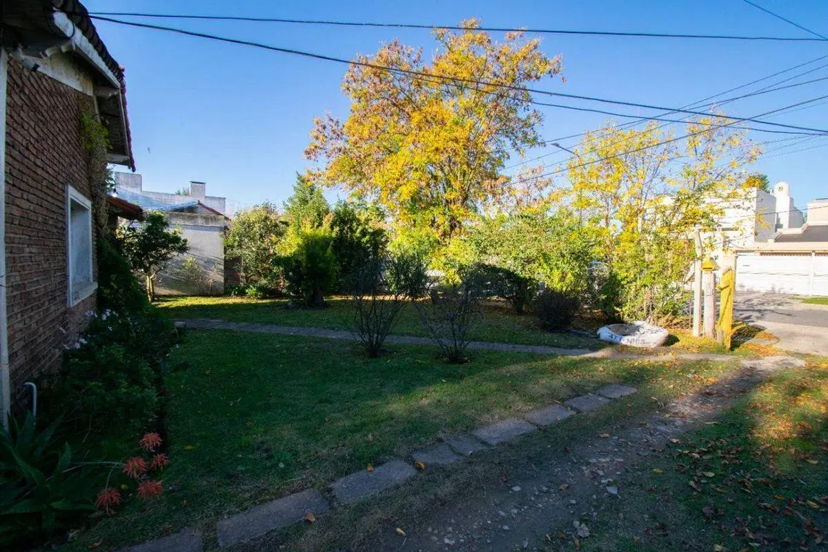 Lote comercial en venta en Gonnet 3