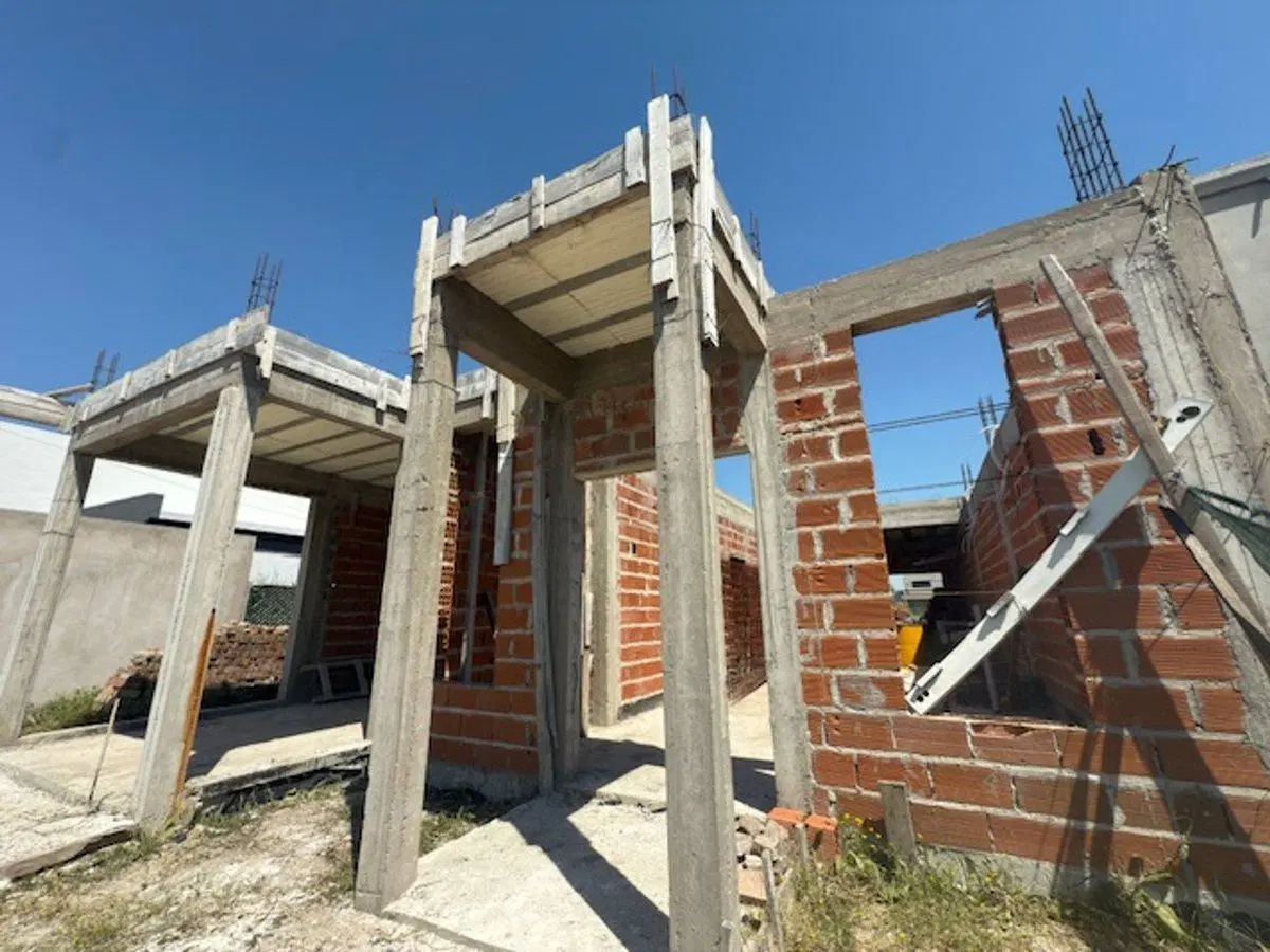 LOTE EN VENTA EN EL QUIMILAR CON CONSTRUCCION 8