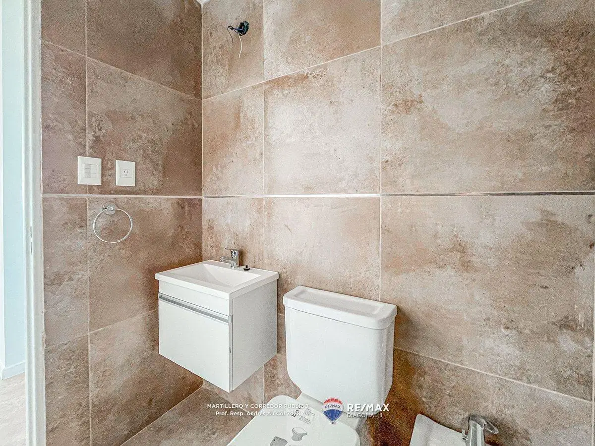 DEPARTAMENTO EN VENTA CON BALCON,COCHERA LA PLATA 4