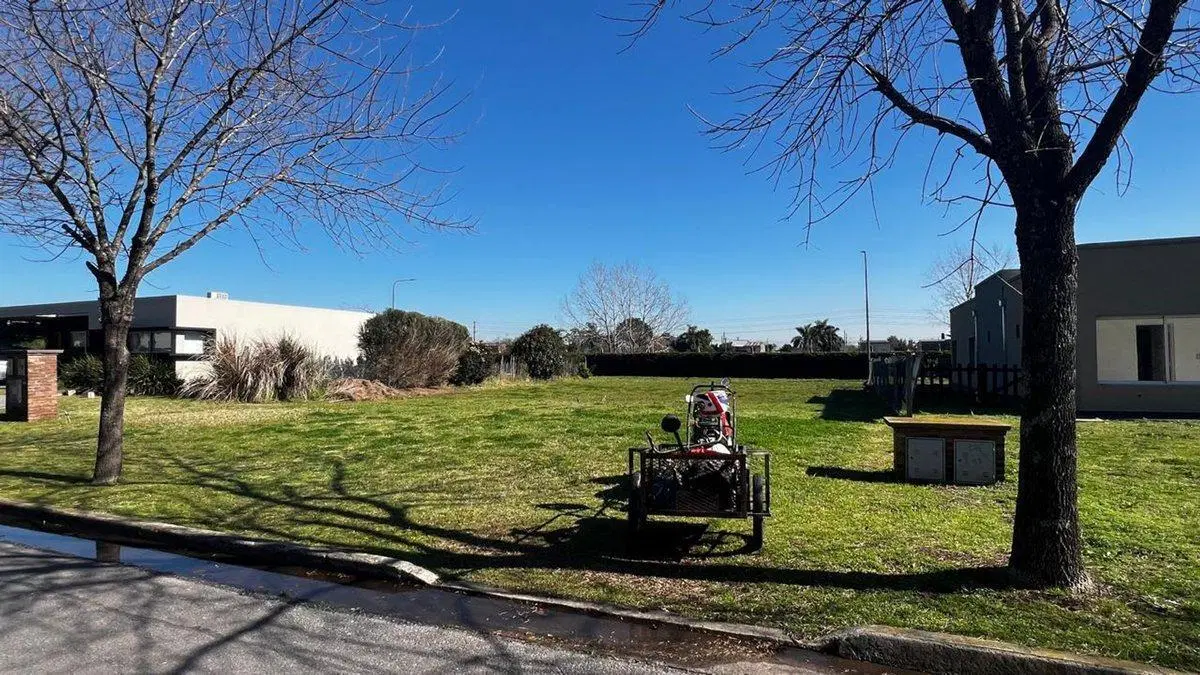 LOTE EN VENTA BARRANCAS DE IRAOLA 8
