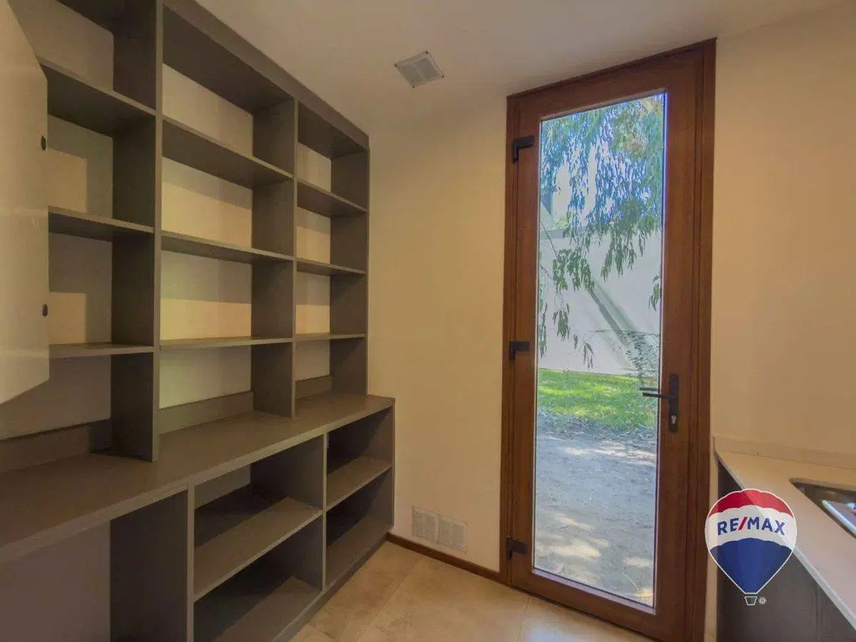 CASA EN ALQUILER Y VENTA MIRALAGOS, 3 dormitorios 4