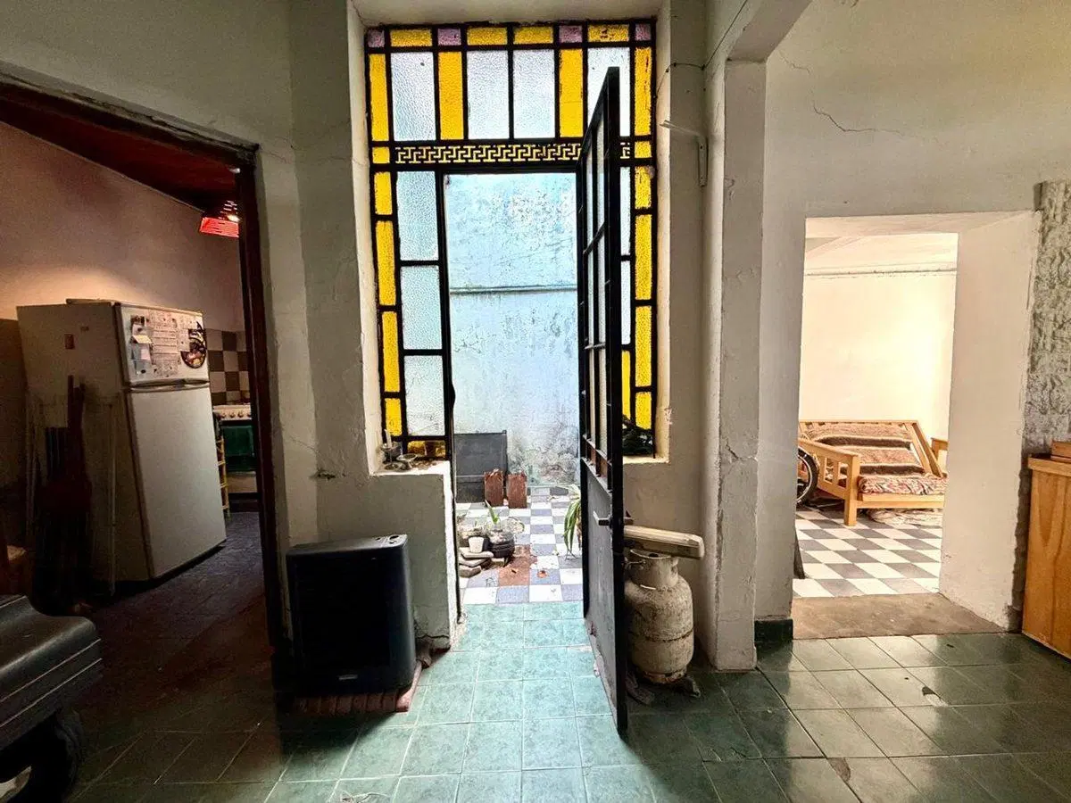 Venta casa 1 dormitorio y local La Plata 5