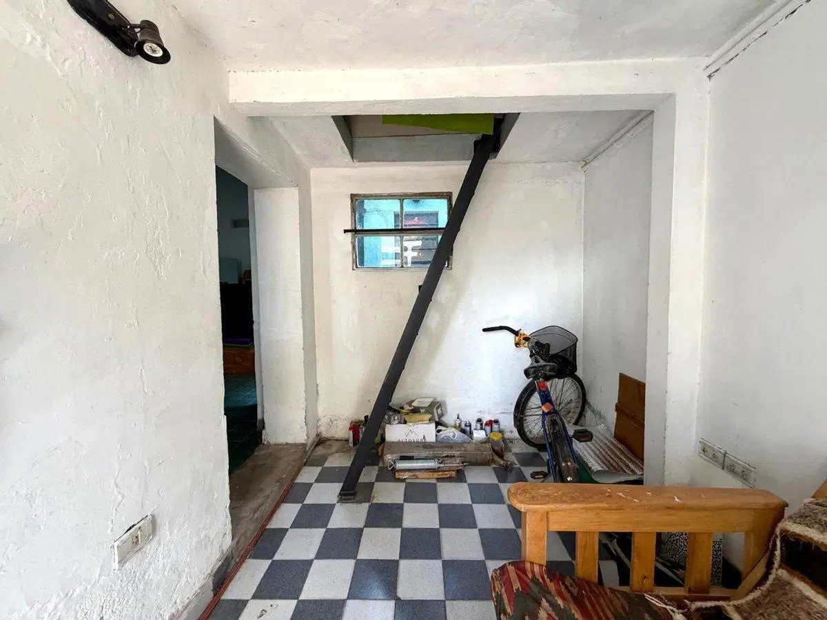 Venta casa 1 dormitorio y local La Plata 4