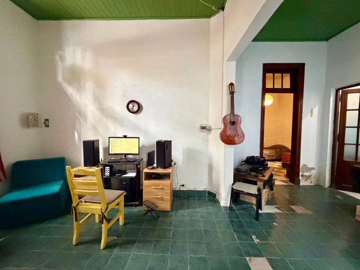 Venta casa 1 dormitorio y local La Plata 2