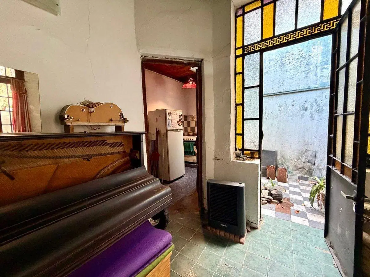 Venta casa 1 dormitorio y local La Plata 8
