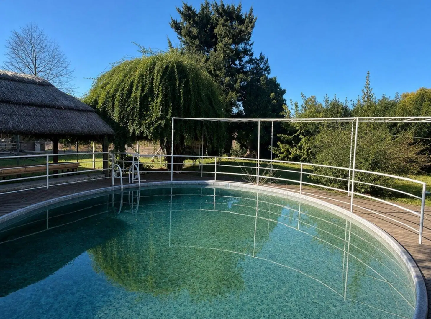 Casa 2 Dormitorios en Venta, City Bell con pileta 3
