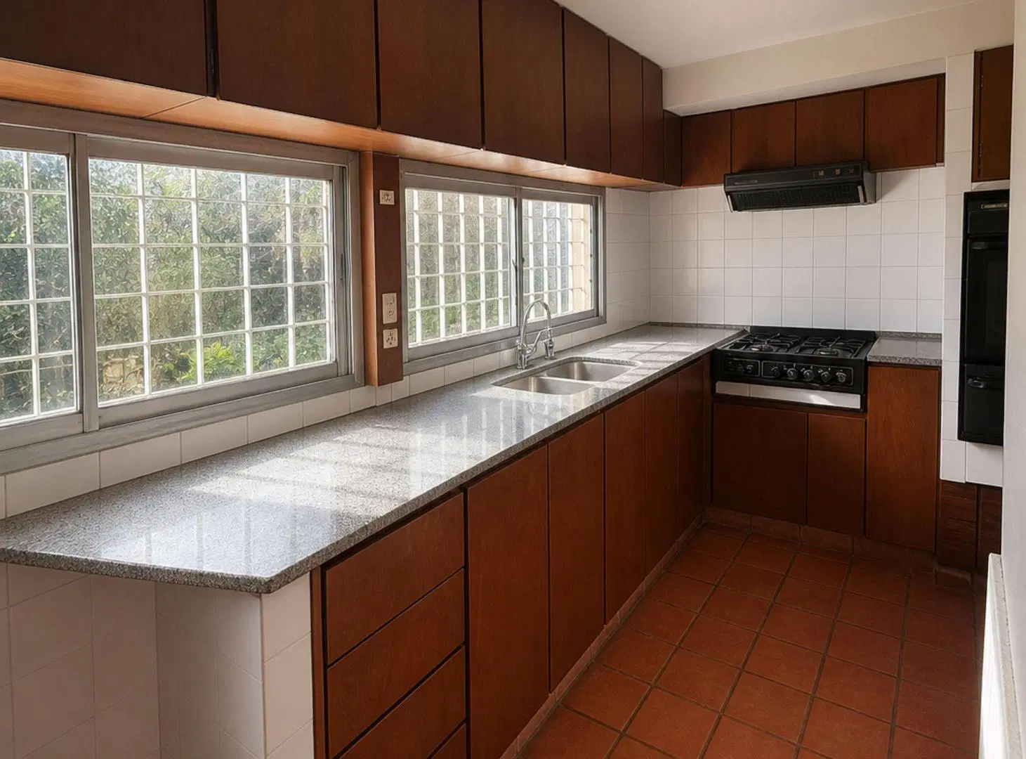Casa 2 Dormitorios en Venta, City Bell con pileta 4