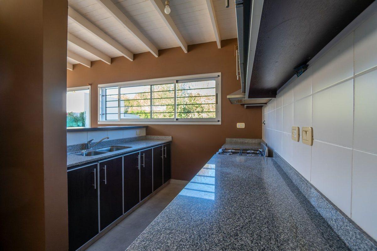 Foto de Casa en Venta 3 dormitorios en Villa Elisa, imagen 2