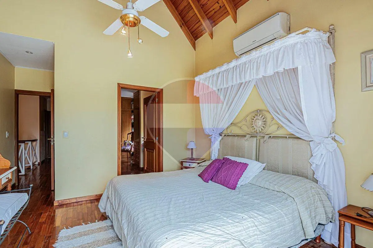 CASA EN VENTA EN ABRIL CLUB DE CAMPO 4