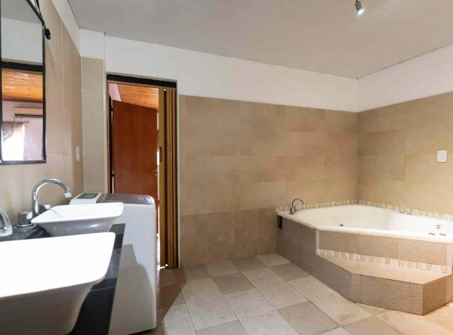 Casa en venta 2 dormitorios con cochera y Galpon 5