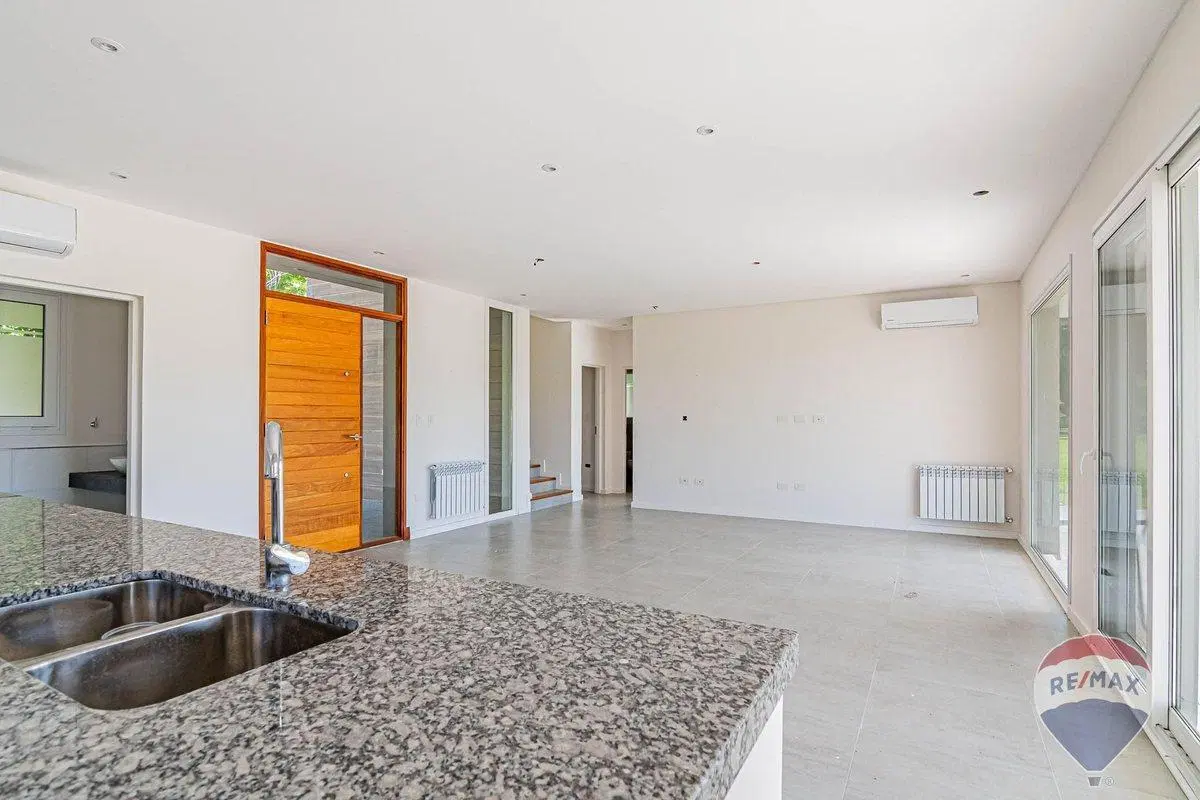 CASA EN VENTA EN HARAS DEL SUR 2, 4 dormitorios 5