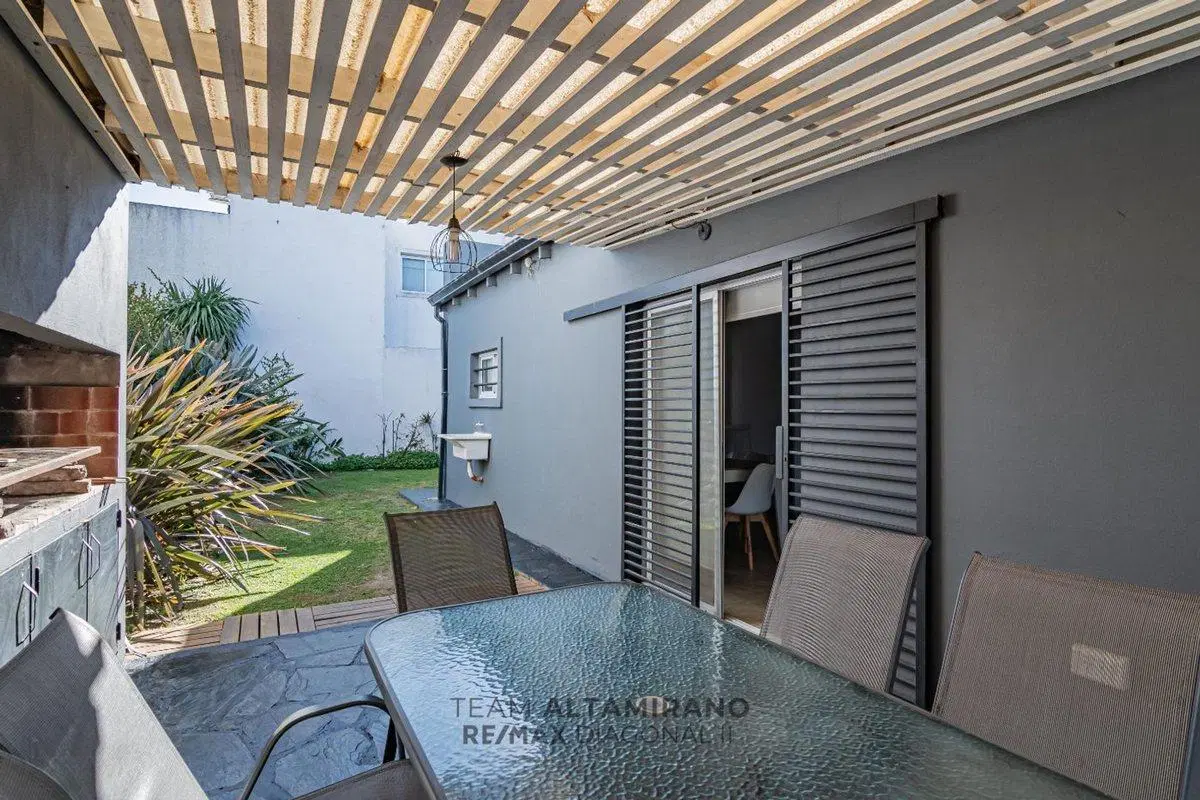 CASA EN VENTA EN VILLA CASTELLS, GONNET 2